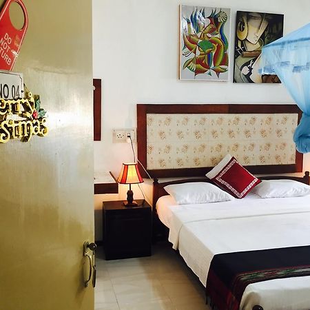 Holiday Nest Bed & Breakfast Вадува Екстериор снимка