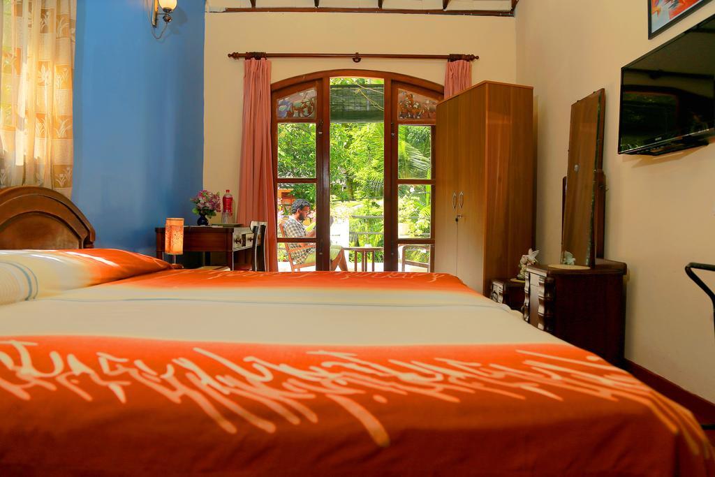 Holiday Nest Bed & Breakfast Вадува Екстериор снимка