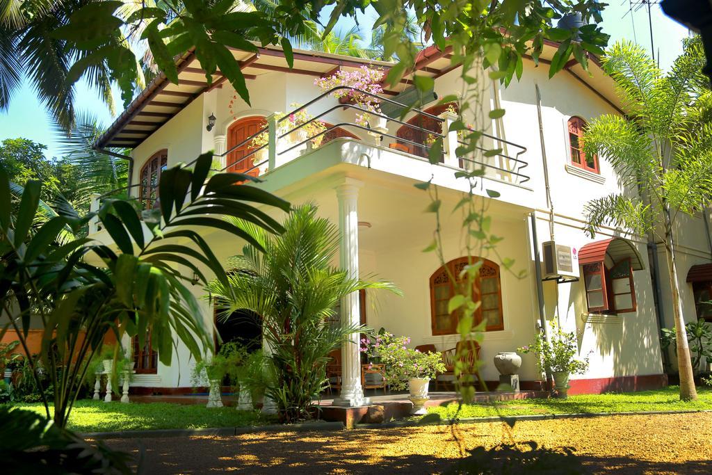 Holiday Nest Bed & Breakfast Вадува Екстериор снимка