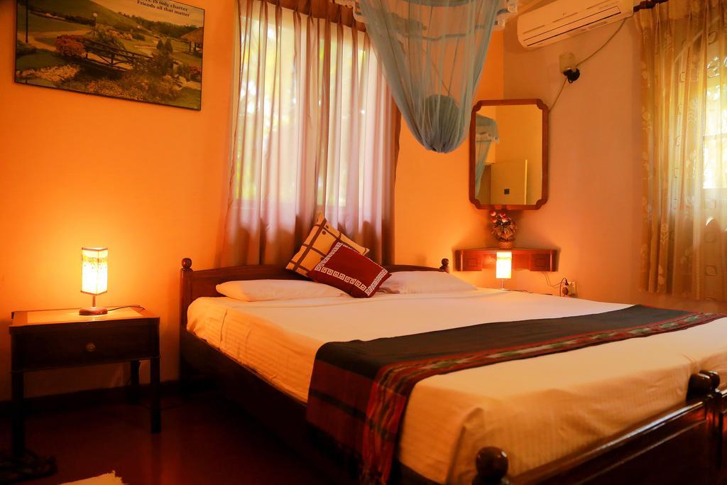 Holiday Nest Bed & Breakfast Вадува Екстериор снимка