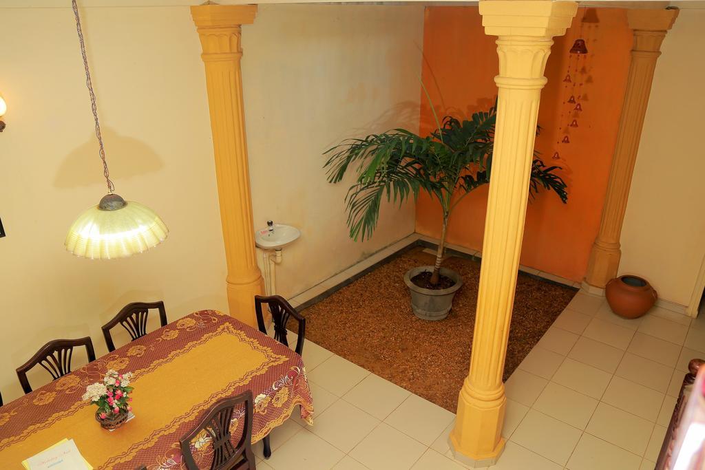 Holiday Nest Bed & Breakfast Вадува Екстериор снимка
