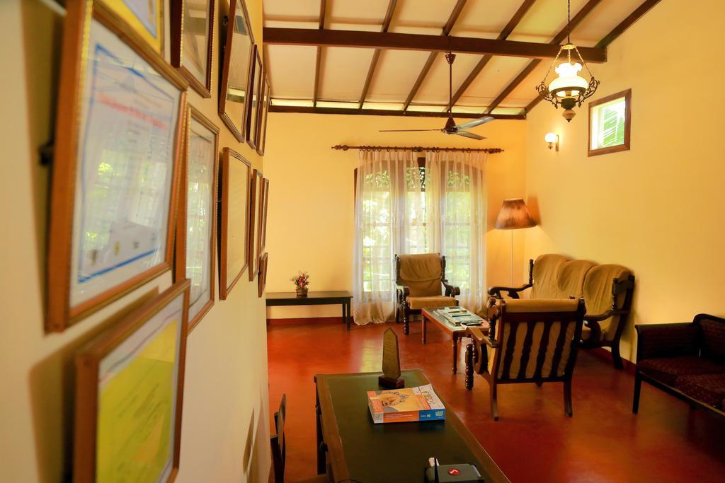 Holiday Nest Bed & Breakfast Вадува Екстериор снимка