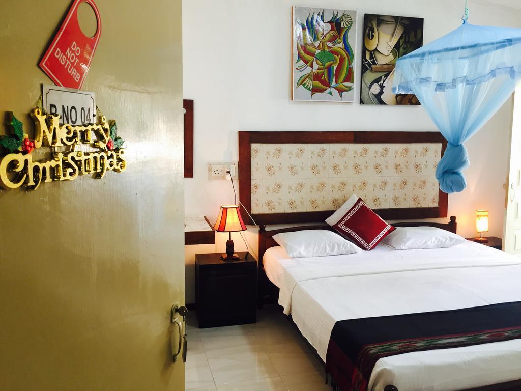 Holiday Nest Bed & Breakfast Вадува Екстериор снимка