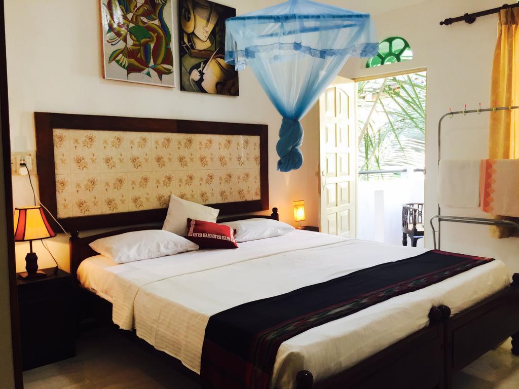 Holiday Nest Bed & Breakfast Вадува Екстериор снимка